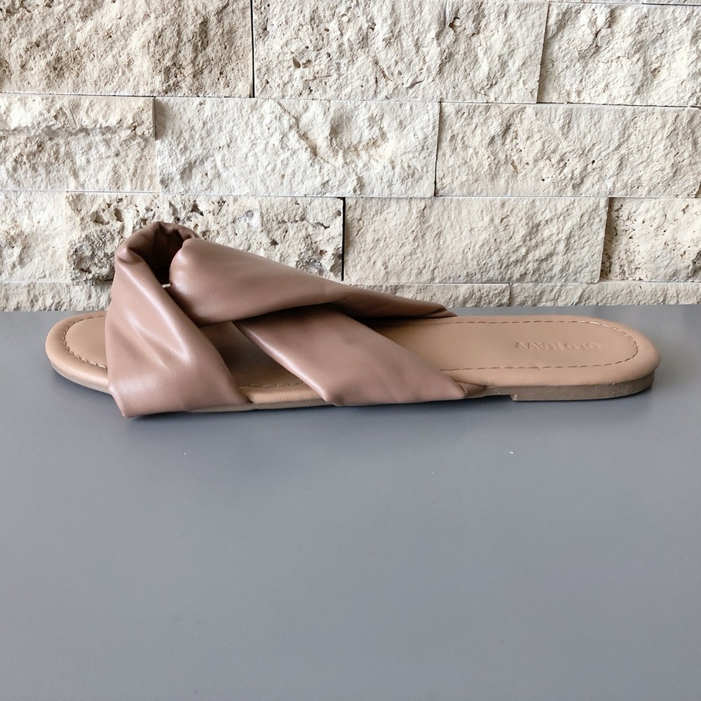 Old Navy sandals size 10 flip flops women’s shoes - Picture 3 of 8